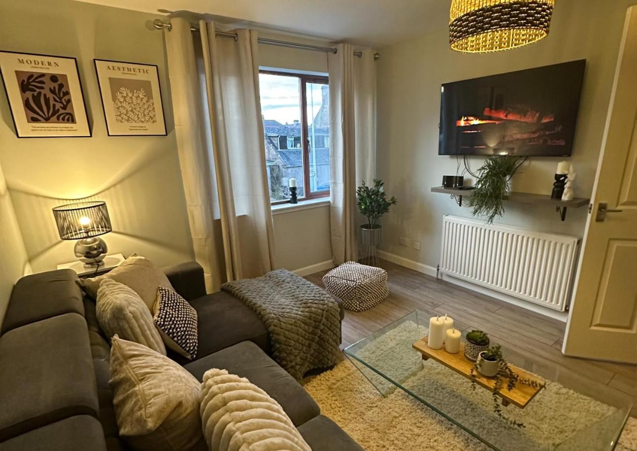 Lovely Modern 2 Bedrom Unit Close To City Center Dalneigh Exterior photo