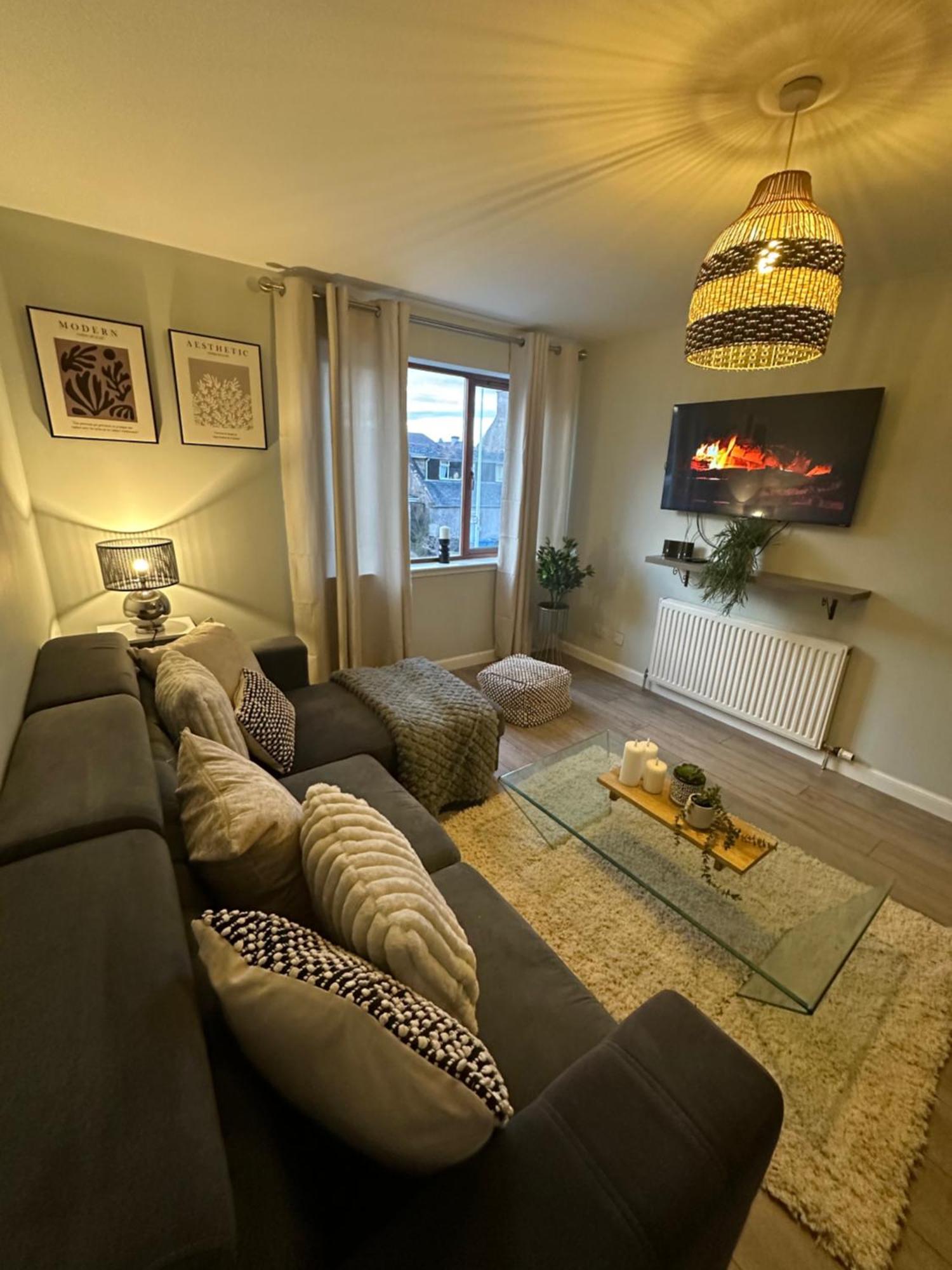 Lovely Modern 2 Bedrom Unit Close To City Center Dalneigh Exterior photo