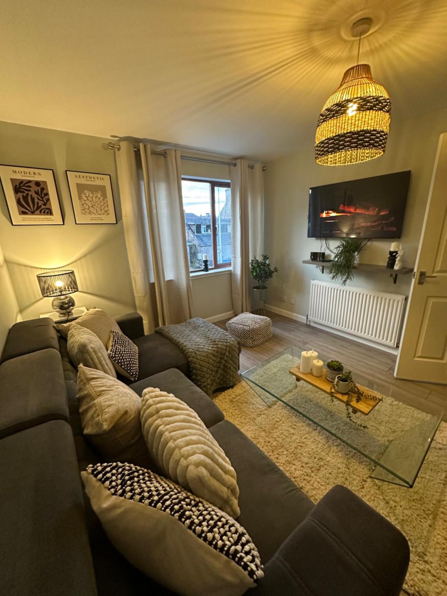 Lovely Modern 2 Bedrom Unit Close To City Center Dalneigh Exterior photo